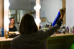 Colega noastră, Laura Adochiței se pregăteste în cabina de machiaj de o nouă zi de muncă la Transilvania Look Tv.