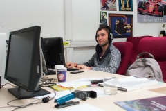 Reporterul Robert Popa este absolvent de jurnalism și pasionat de sport.